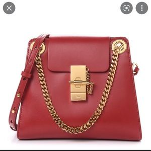 Authentic 

CHLOE
Shiny Calfskin Mini Annie Shoulder Bag Dreamy Red